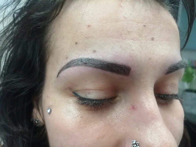 eyebrow e eyeliner