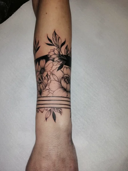 black-work-fiori-avambraccio