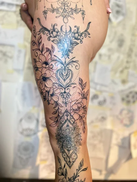 decorativi-mandala-fiori-dettaglio-coscia