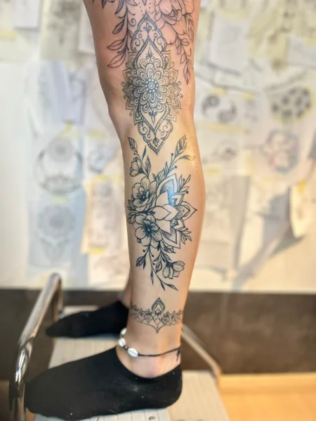 decorativi-mandala-fiori-dettaglio-gamba