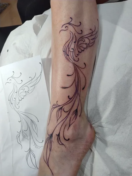 fine-line-fenice-caviglia-sinistra