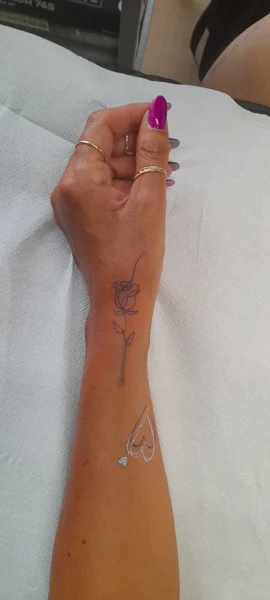 fine-line-rosa-polso
